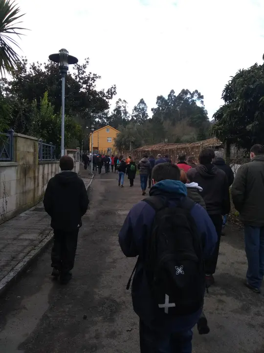 <p>O Concello de Ames, en colaboraci&oacute;n coa Plataforma pola recuperaci&oacute;n do r&iacute;o Sar, convocou&nbsp;unha concentraci&oacute;n este pasado s&aacute;bado, 10 de febreiro de 2018, en contra da construci&oacute;n da EDAR no lugar de O Souto, en Santiago de Compostela, facendo&nbsp;unha andaina dende Roxos ata O Souto, onde se desenvolver&aacute; dita proposta. O obxectivo foi&nbsp;dar a co&ntilde;ecer o gran impacto ambiental que supor&aacute; o desmonte dunha zona de gran riqueza ambiental, paisax&iacute;stica e patrimonial, debido a diversos intereses particulares ou partidistas.<br />
<br />
Mais dun centenar&nbsp;de veci&ntilde;as e veci&ntilde;os de Ames e Santiago de Compostela participamos nesta andaina&nbsp;para parar este atentado contra o patrimonio ambiental e arqueol&oacute;xico.</p>
