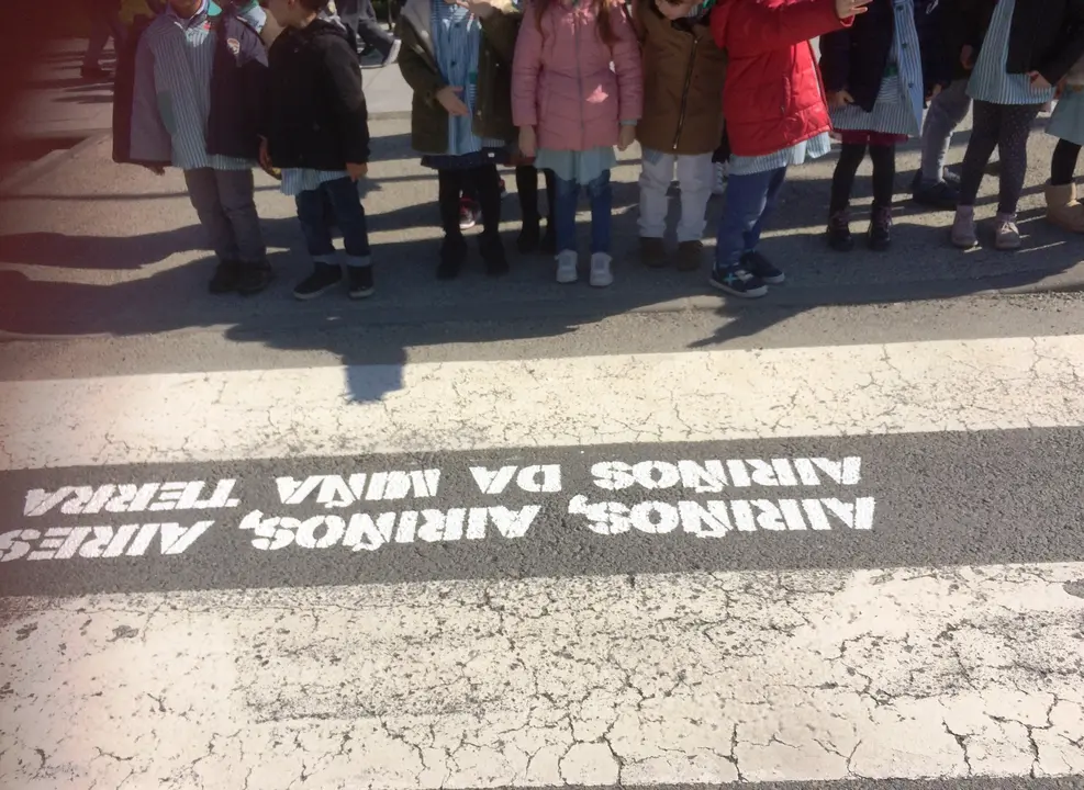 <p>O Concello de Ames volve homenaxear a Rosal&iacute;a de Castro polo aniversario do seu nacemento coa realizaci&oacute;n dunha serie de <a href="http://www.concellodeames.gal/nova.php?noticia=16230&amp;idioma=gl&amp;sec=32">actividades</a>, dirixidas a promover a difusi&oacute;n da obra e do pensamento rosaliano entre a veci&ntilde;anza. Ademais,&nbsp;alg&uacute;ns dos pasos de pe&oacute;ns do Milladoiro e Bertamir&aacute;ns locen varios dos versos m&aacute;is co&ntilde;ecidos da autora.</p>
