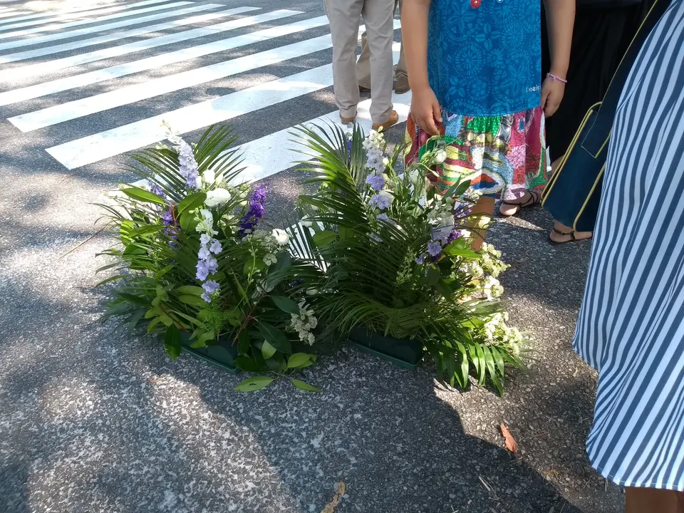 <p>O 21 de agosto de 2018 o&nbsp;BNG de Ames organizou unha homenaxe aos <strong>Homi&ntilde;os de Boimorto</strong>,&nbsp;membros da Corporaci&oacute;n democr&aacute;tica do concello de Boimorto asasinados a mans do franquismo nos Bat&aacute;ns e Orto&ntilde;o (Ames) o 20 de agosto de 1936,&nbsp;para lembrar a todas as persoas represaliadas pola dictadura franquista.</p>

<p>Participaron Xos&eacute; Lu&iacute;s Rivas Cruz<b>,</b>&nbsp;<a href="https://gl.wikipedia.org/wiki/Mini">Mini</a>, deputado no Parlamento de Galiza e veci&ntilde;o de Boimorto; <a href="https://www.facebook.com/david.santomil">David &nbsp;Santomil,</a> portavoz municipal do BNG e concelleiro de Educaci&oacute;n e Cultura de Ames; as&iacute; como dalgunhas das familias dos Homi&ntilde;os de Boimorto.<br />
<br />
A Concellar&iacute;a de Cultura do Concello de Ames, co portavoz do BNG de Ames daquela altura, Xos&eacute; Manuel Fern&aacute;ndez, &aacute; fronte, repuxo as placas que lembran a memoria dos Homi&ntilde;os de Boimorto no ano 2006 cunha sentida homenaxe.<br />
<br />
<strong>Ram&oacute;n Enjumio, Manuel Espi&ntilde;eira, Isidro Filloy, Juan Mart&iacute;nez, Xose Tojo e Xos&eacute; Barreiro.</strong></p>

