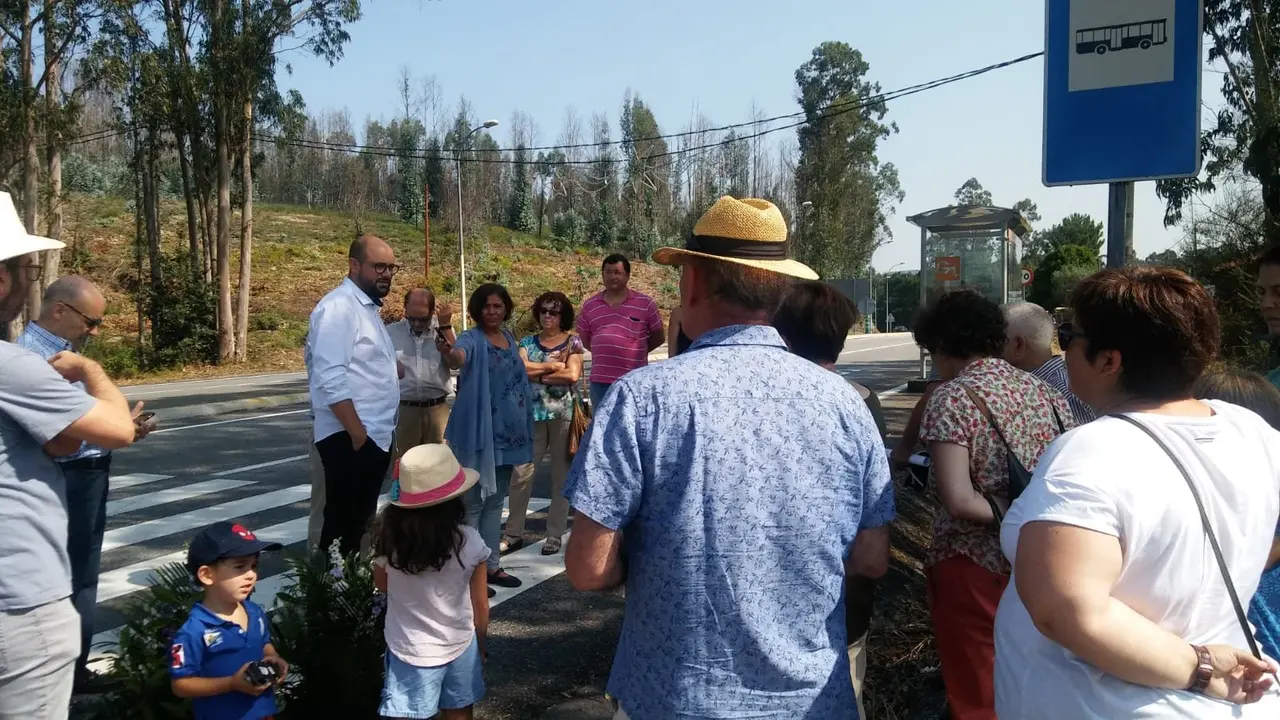 <p>O 21 de agosto de 2018 o&nbsp;BNG de Ames organizou unha homenaxe aos <strong>Homi&ntilde;os de Boimorto</strong>,&nbsp;membros da Corporaci&oacute;n democr&aacute;tica do concello de Boimorto asasinados a mans do franquismo nos Bat&aacute;ns e Orto&ntilde;o (Ames) o 20 de agosto de 1936,&nbsp;para lembrar a todas as persoas represaliadas pola dictadura franquista.</p>

<p>Participaron Xos&eacute; Lu&iacute;s Rivas Cruz<b>,</b>&nbsp;<a href="https://gl.wikipedia.org/wiki/Mini">Mini</a>, deputado no Parlamento de Galiza e veci&ntilde;o de Boimorto; <a href="https://www.facebook.com/david.santomil">David &nbsp;Santomil,</a> portavoz municipal do BNG e concelleiro de Educaci&oacute;n e Cultura de Ames; as&iacute; como dalgunhas das familias dos Homi&ntilde;os de Boimorto.<br />
<br />
A Concellar&iacute;a de Cultura do Concello de Ames, co portavoz do BNG de Ames daquela altura, Xos&eacute; Manuel Fern&aacute;ndez, &aacute; fronte, repuxo as placas que lembran a memoria dos Homi&ntilde;os de Boimorto no ano 2006 cunha sentida homenaxe.<br />
<br />
<strong>Ram&oacute;n Enjumio, Manuel Espi&ntilde;eira, Isidro Filloy, Juan Mart&iacute;nez, Xose Tojo e Xos&eacute; Barreiro.</strong></p>
