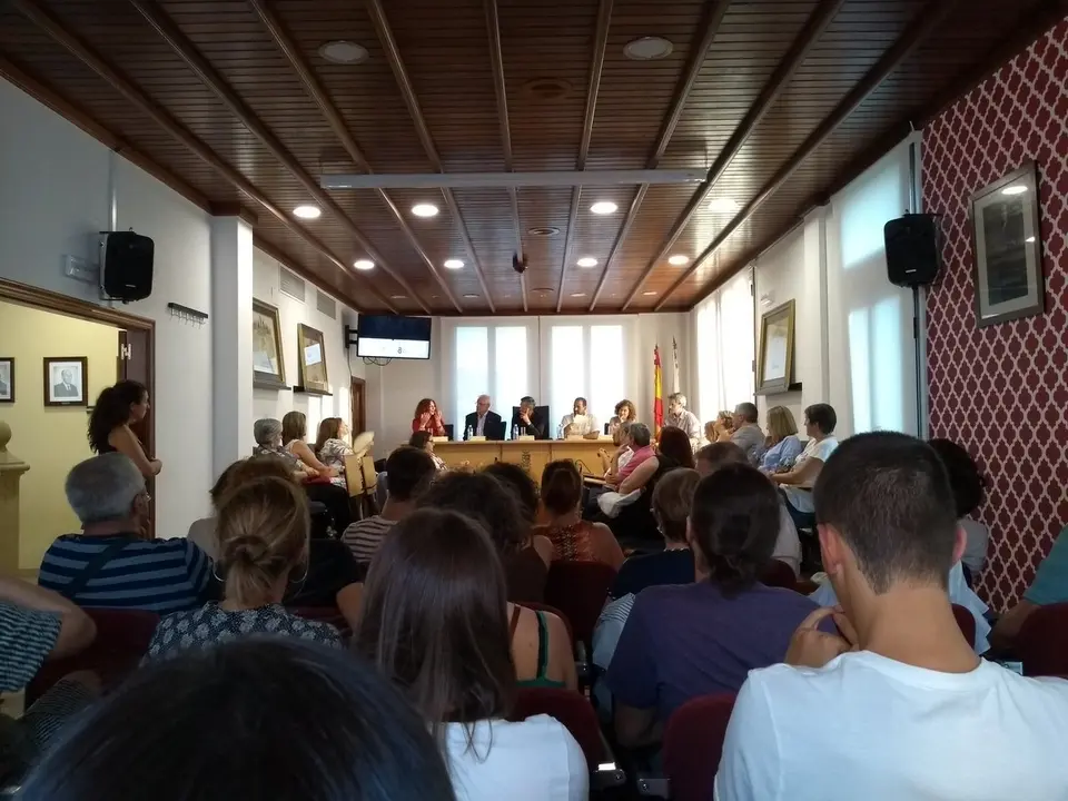 <p>Presentaci&oacute;n do informe&nbsp;<em>A lingua no CEIP Agro do Mu&iacute;&ntilde;o</em>&nbsp;e xuntanza de traballo cos centros de ensino p&uacute;blico</p>
