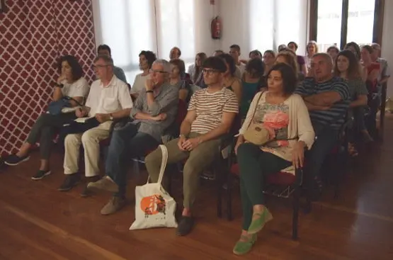 <p>Presentaci&oacute;n do informe&nbsp;<em>A lingua no CEIP Agro do Mu&iacute;&ntilde;o</em>&nbsp;e xuntanza de traballo cos centros de ensino p&uacute;blico</p>
