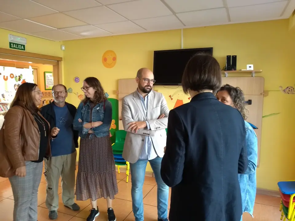 Visita da portavoz nacional do BNG Ana Pont&oacute;n &aacute; Escola infantil municipal "A Madalena" do Milladoiro co gallo dos 100 d&iacute;as de goberno das concelleiras e concelleiro do BNG de Ames.&nbsp;