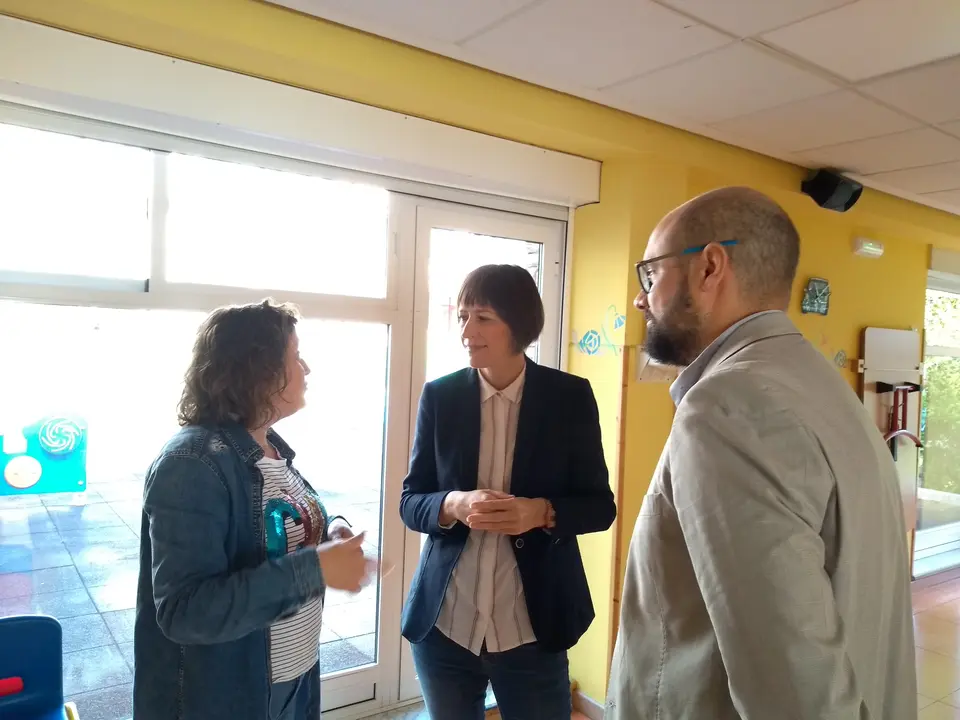 Visita da portavoz nacional do BNG Ana Pont&oacute;n &aacute; Escola infantil municipal "A Madalena" do Milladoiro co gallo dos 100 d&iacute;as de goberno das concelleiras e concelleiro do BNG de Ames.&nbsp;