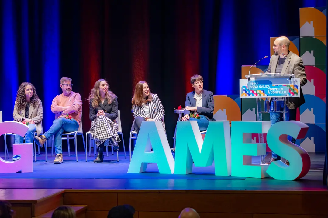 Acto de presentaci&oacute;n do primeiro tramo da candidatura do BNG de Ames &aacute;s municipais 2023, coa presenza da portavoz nacional do BNG, Ana Pont&oacute;n, candidatos e candidatas do BNG da comarca de Santiago nos seus concellos, compa&ntilde;eiros e compa&ntilde;eiras e p&uacute;blico en xeral, ateigando a Casa da Cultura do Milladoiro.