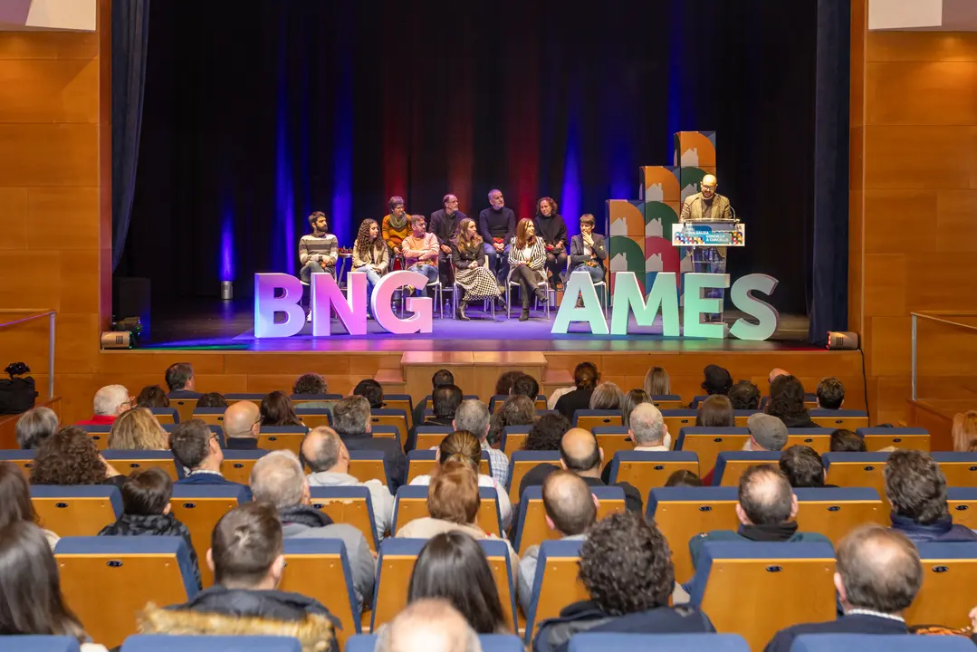 Acto de presentaci&oacute;n do primeiro tramo da candidatura do BNG de Ames &aacute;s municipais 2023, coa presenza da portavoz nacional do BNG, Ana Pont&oacute;n, candidatos e candidatas do BNG da comarca de Santiago nos seus concellos, compa&ntilde;eiros e compa&ntilde;eiras e p&uacute;blico en xeral, ateigando a Casa da Cultura do Milladoiro.