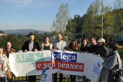 Ana Pont&oacute;n, David Santomil e representantes do BNG de Ames, Santiago, Teo e Rois no Milladoiro