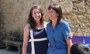 Ana Pont&oacute;n e Escarlata Pamp&iacute;n durante o acto