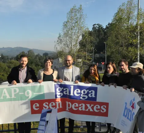 Ana Pont&oacute;n, David Santomil e representantes do BNG de Ames, Santiago, Teo e Rois no Milladoiro