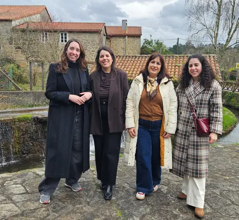 Cristina Garc&iacute;a con  Natividade Gonz&aacute;lez, Escarlata Pamp&iacute;n e Rosal&iacute;a Seijas