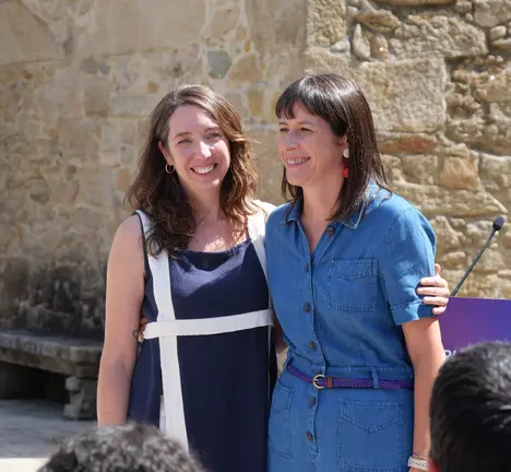 Ana Pont&oacute;n e Escarlata Pamp&iacute;n durante o acto