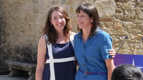 Ana Pont&oacute;n e Escarlata Pamp&iacute;n durante o acto
