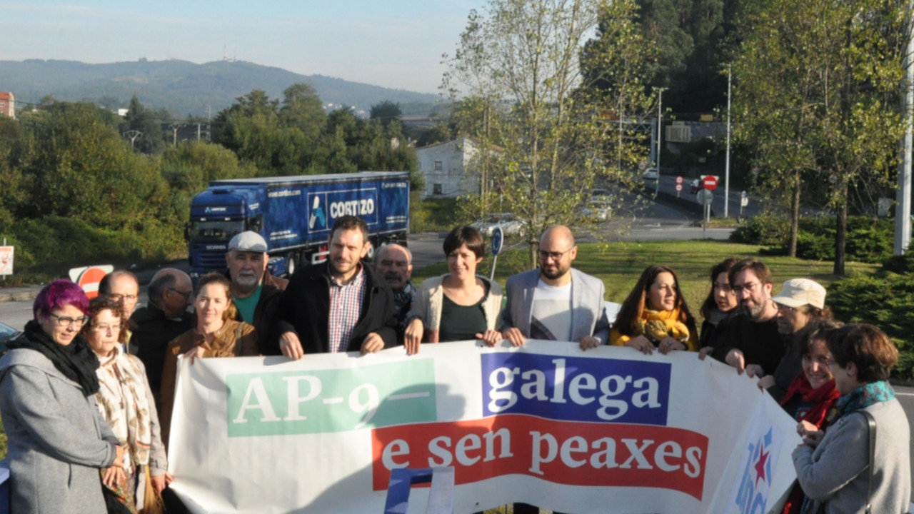 Ana Pontón, David Santomil e representantes do BNG de Ames, Santiago, Teo e Rois no Milladoiro