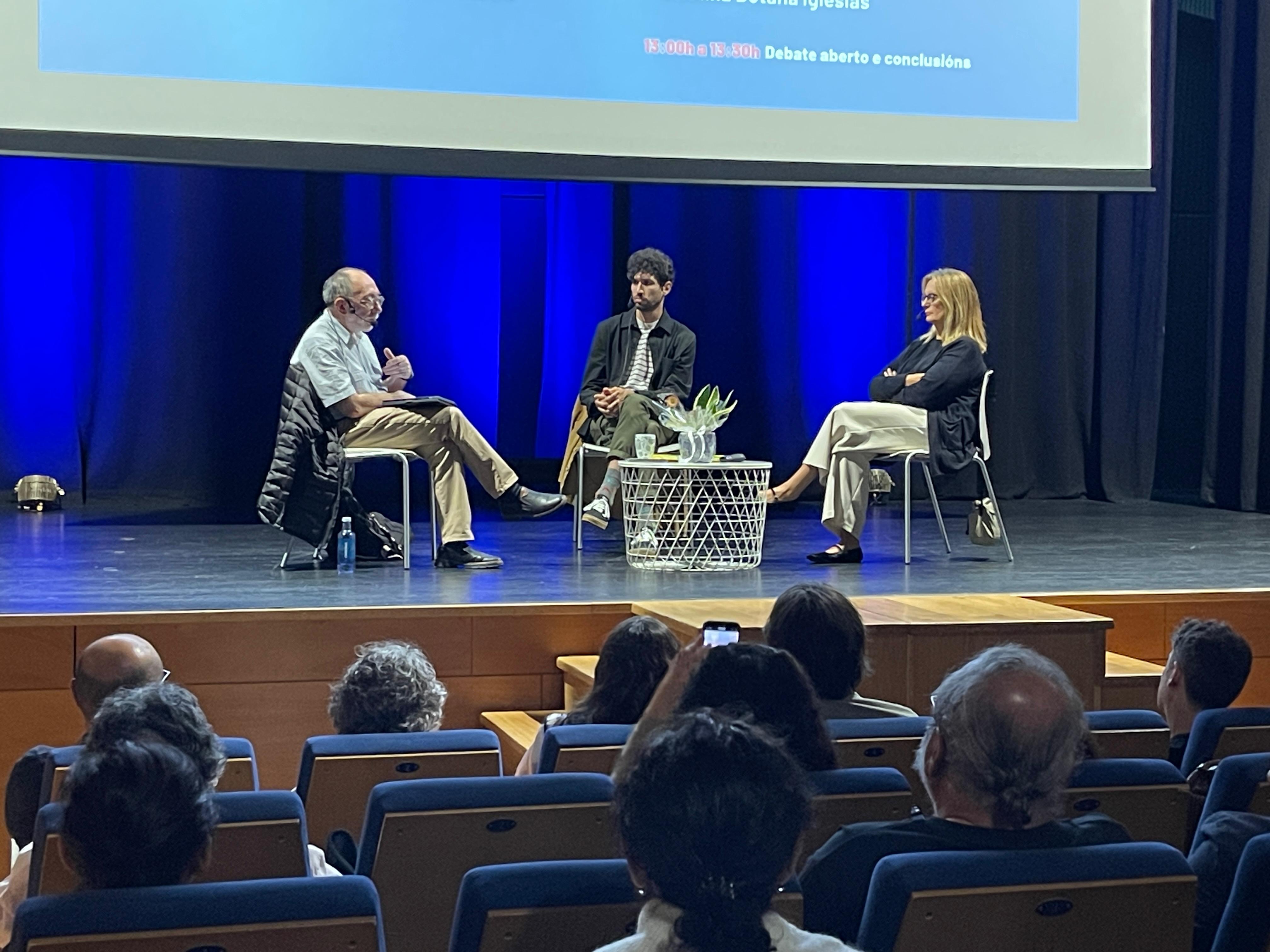 De esquerda a dereita, Manel Pardo, Iago Lestegás e María José Piñeira